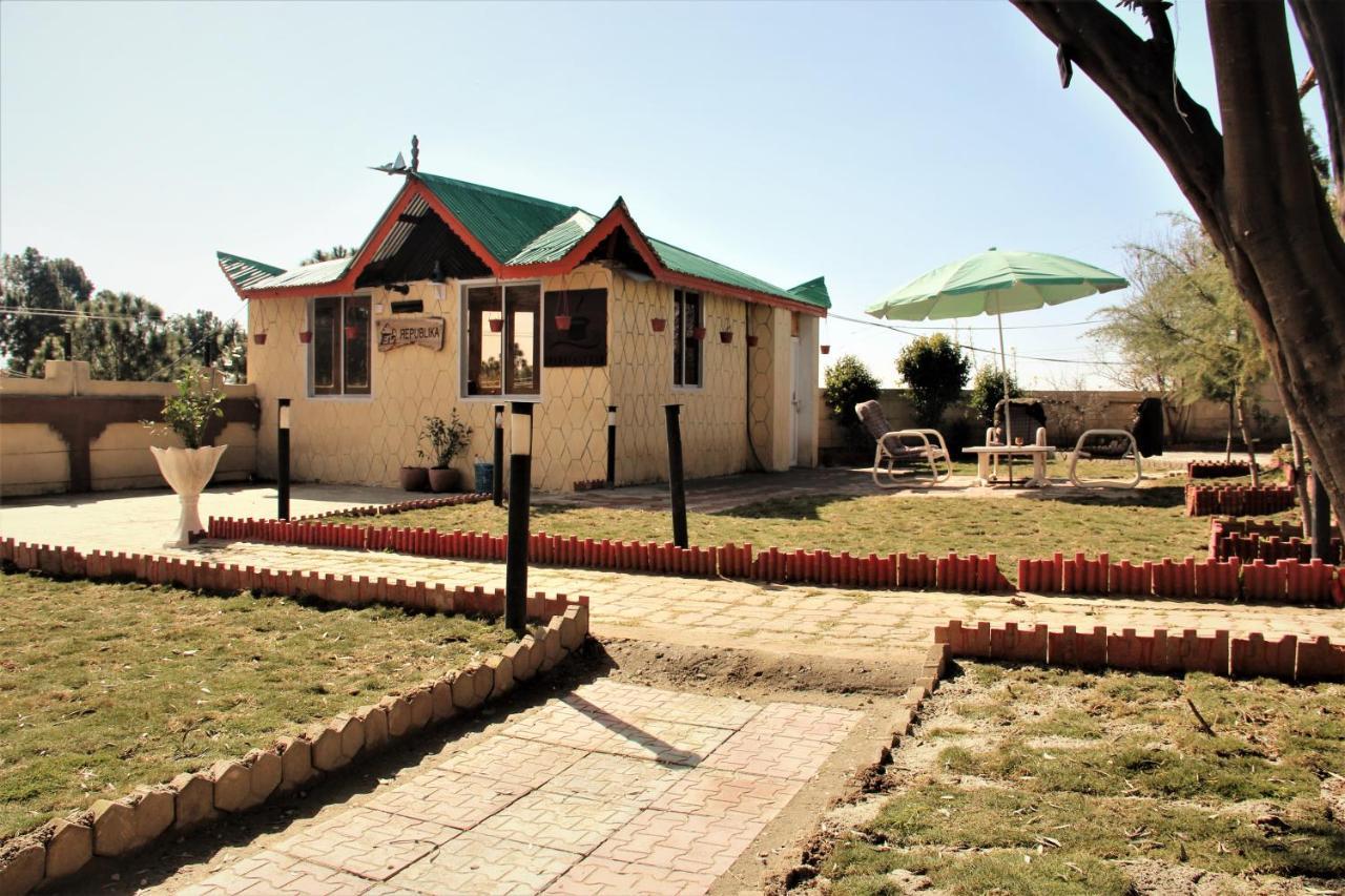 Republika Central Mansehra Buitenkant foto